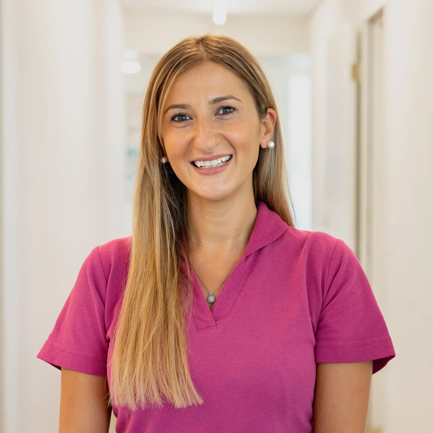familydent-team-dentalassistentin-sindi-pham