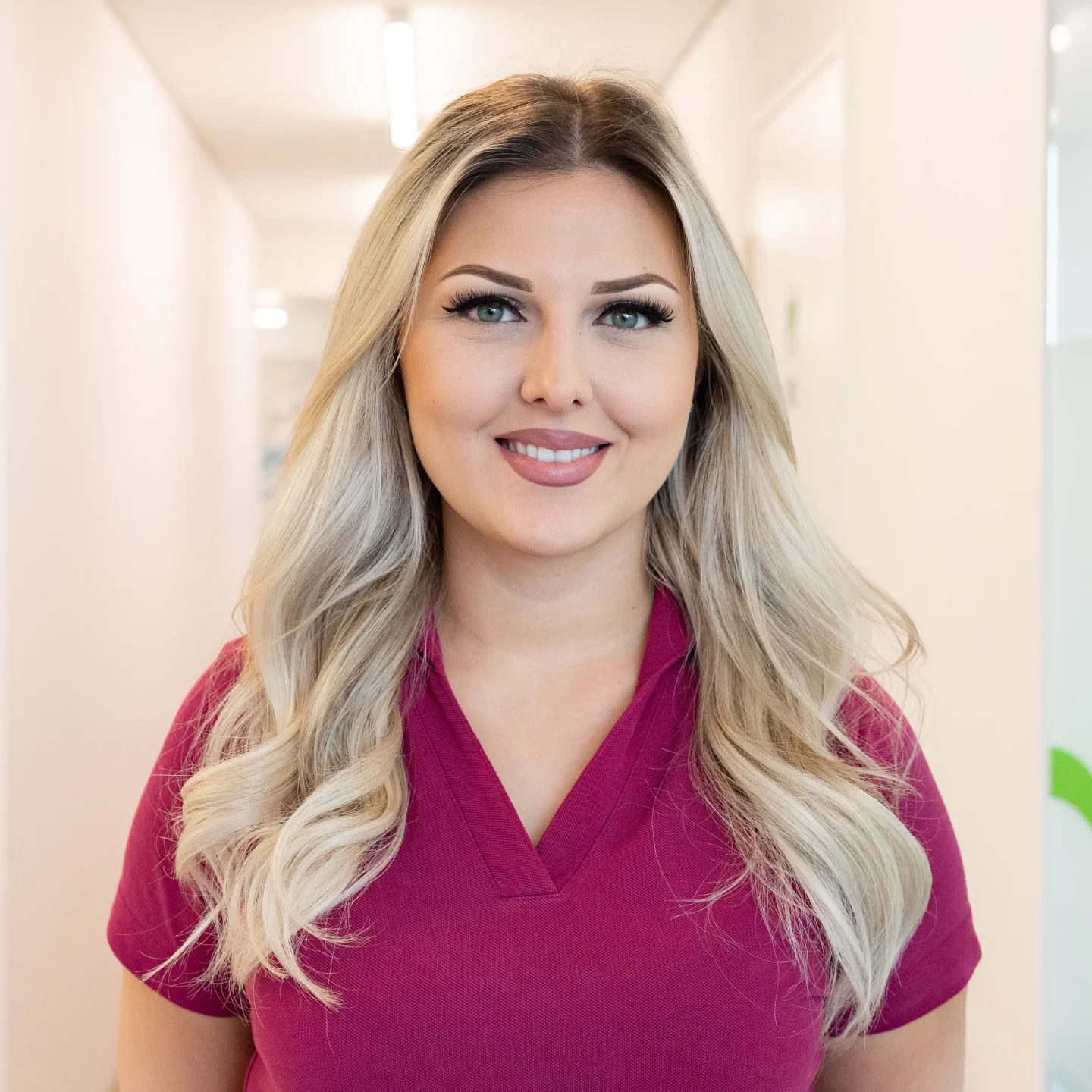 familydent-team-dentalassistentin-samie-kamberi
