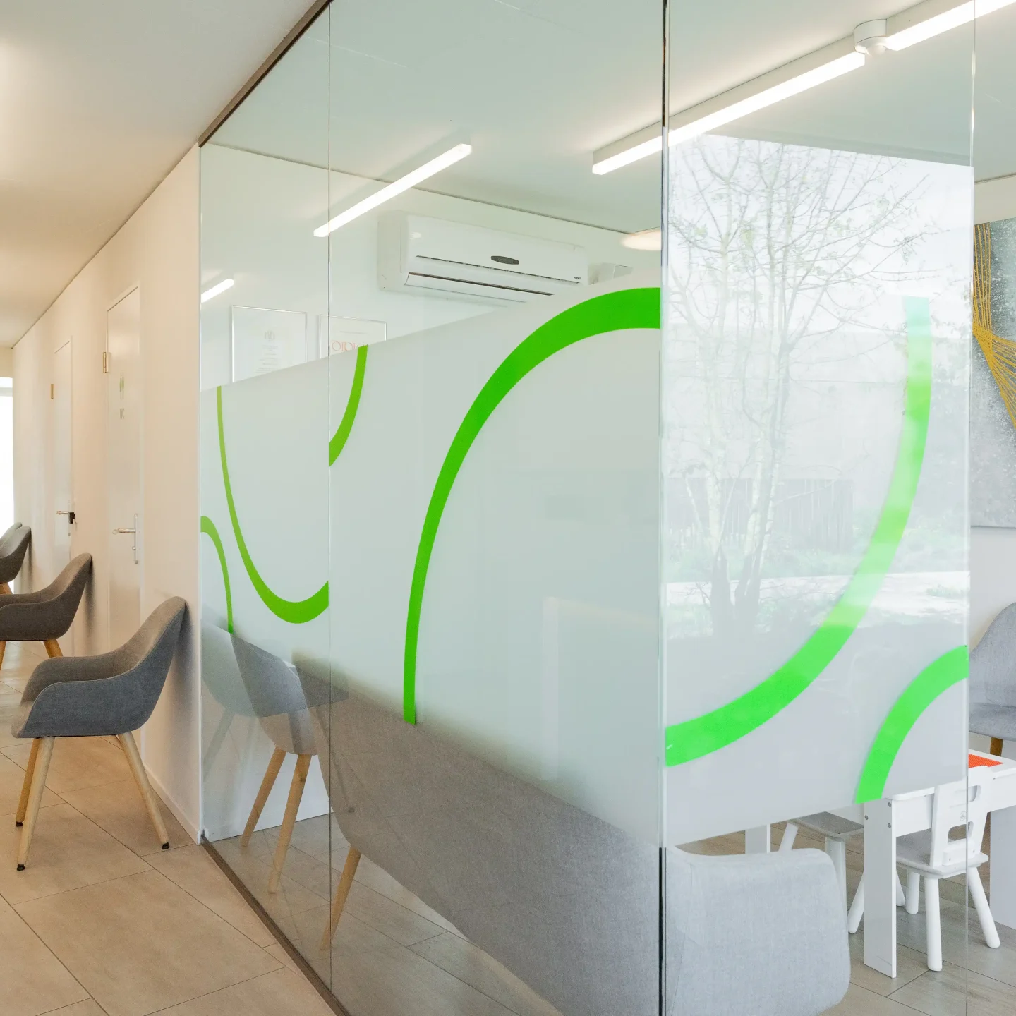 familydent-praxis-amriswil-eingangsbereich-2