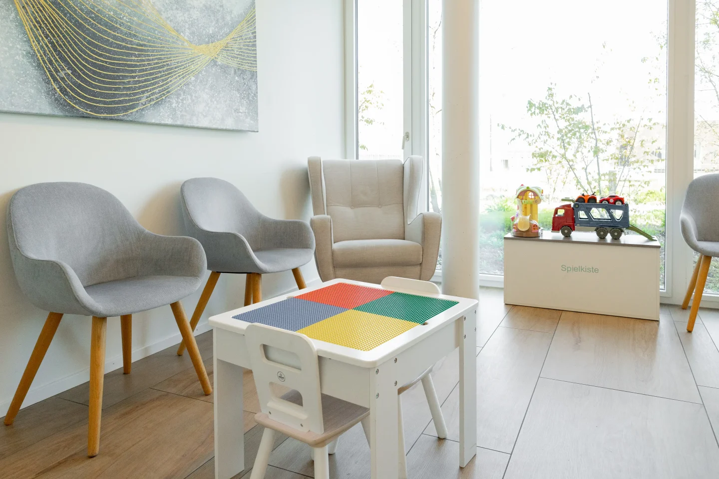 familydent-praxis-amriswil-wartezimmer