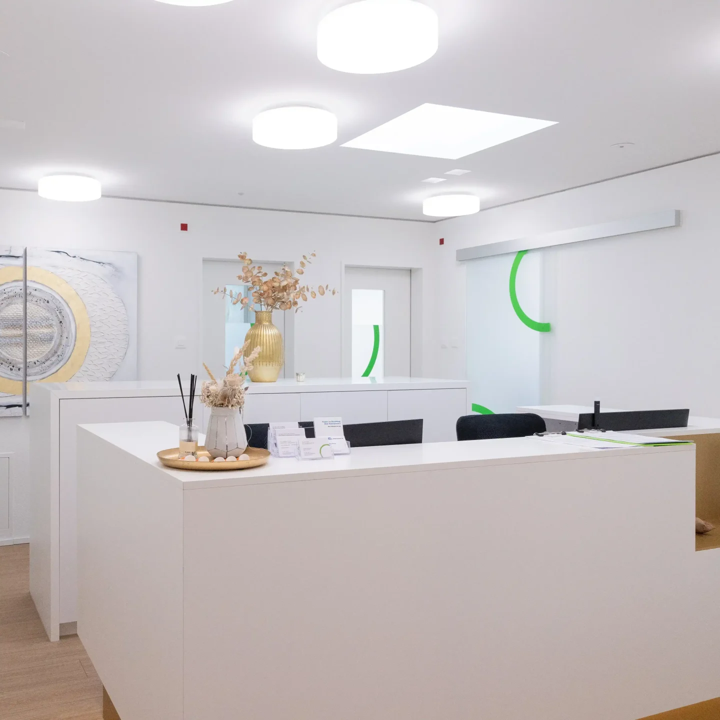 familydent-praxis-oberuzwil-eingangsbereich-2