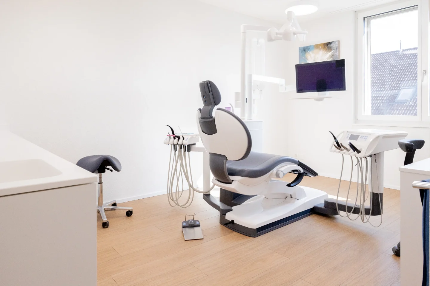 familydent-praxis-oberuzwil-praxiszimmer-