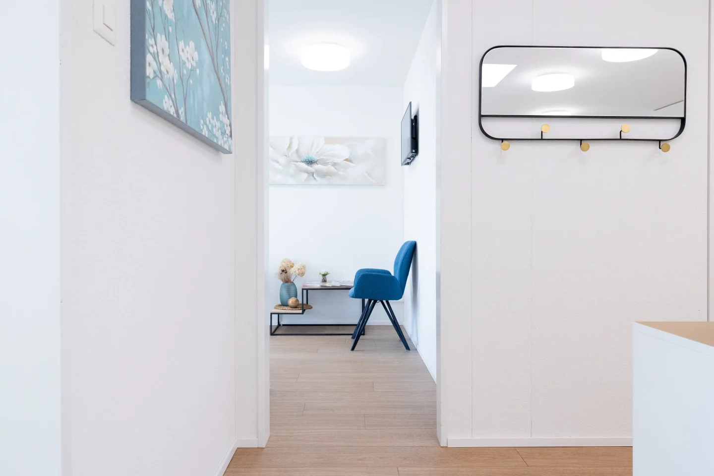 familydent-praxis-oberuzwil-wartezimmer-